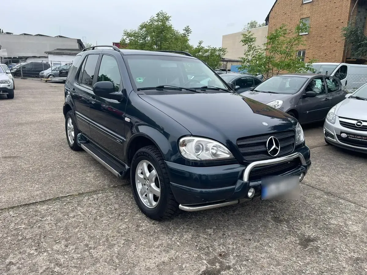 Gebraucht Mercedes ML320 217 PS (159 kW) 2000 Blau SUV