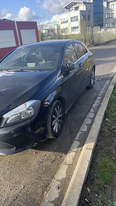 Gebraucht Mercedes A180 109 PS (80 kW) 2016 Schwarz Kleinwagen