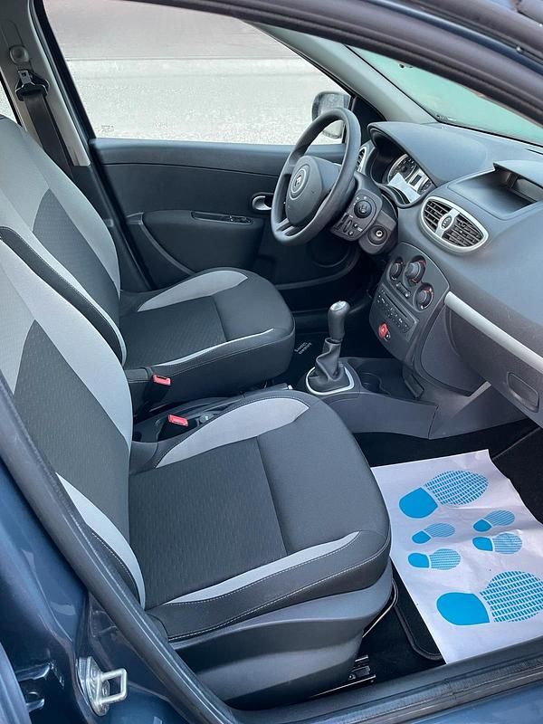 Gebraucht Renault Clio III 74 PS (54 kW) 2011 Blau Kleinwagen