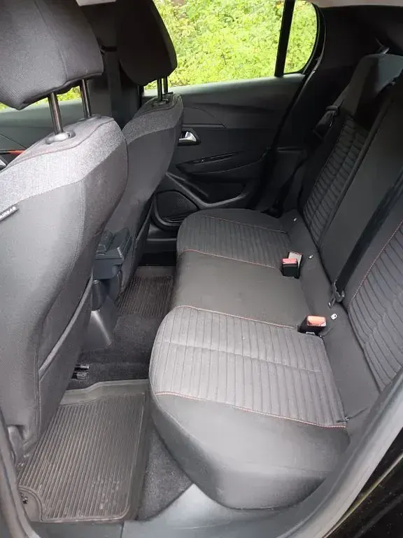 Gebraucht Peugeot 208 Active 101 PS (74 kW) 2021 Schwarz Kleinwagen