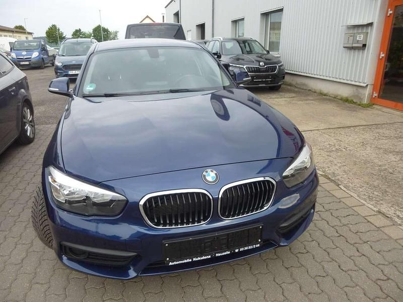 Mediterranblau metallic Gebraucht 2015 BMW 118 Kleinwagen | 11.799 € (Fairer Preis) - Bild 1/4