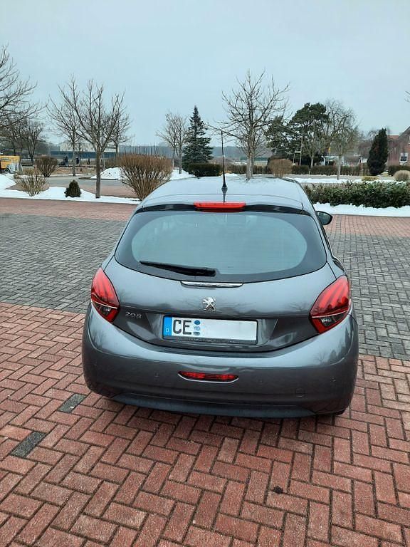 Gebraucht Peugeot 208 Active 83 PS (61 kW) 2017 Grau Kleinwagen