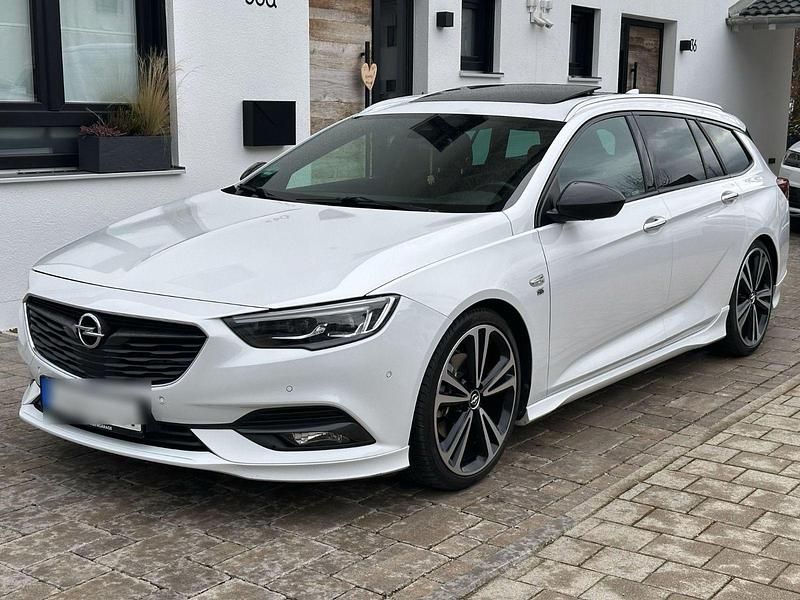 Weiß Gebraucht 2018 Opel Insignia OPC Kombi | 18.300 € (Teuer) - Bild 1/4