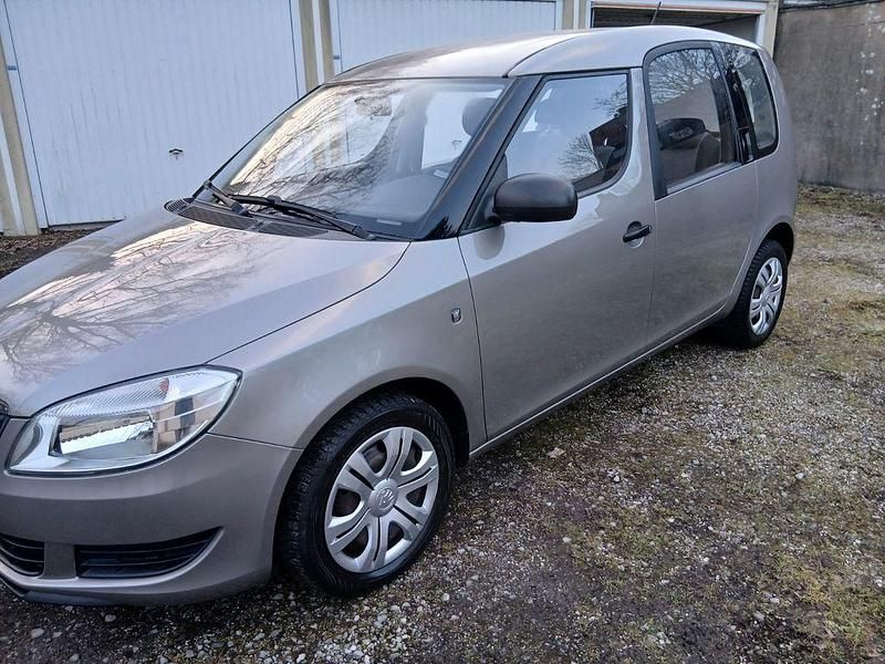 Gebraucht Skoda Roomster 86 PS (63 kW) 2014 Gold Van / Kleinbus
