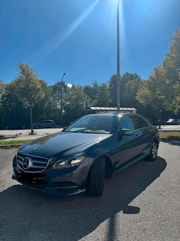 Grau Gebraucht 2013 Mercedes E200 Avantgarde Limousine | 16.000 € (Fairer Preis) - Bild 1/4