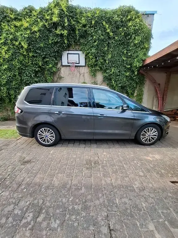 Gebraucht Ford Galaxy Titanium 150 PS (110 kW) 2015 Grau Van / Kleinbus