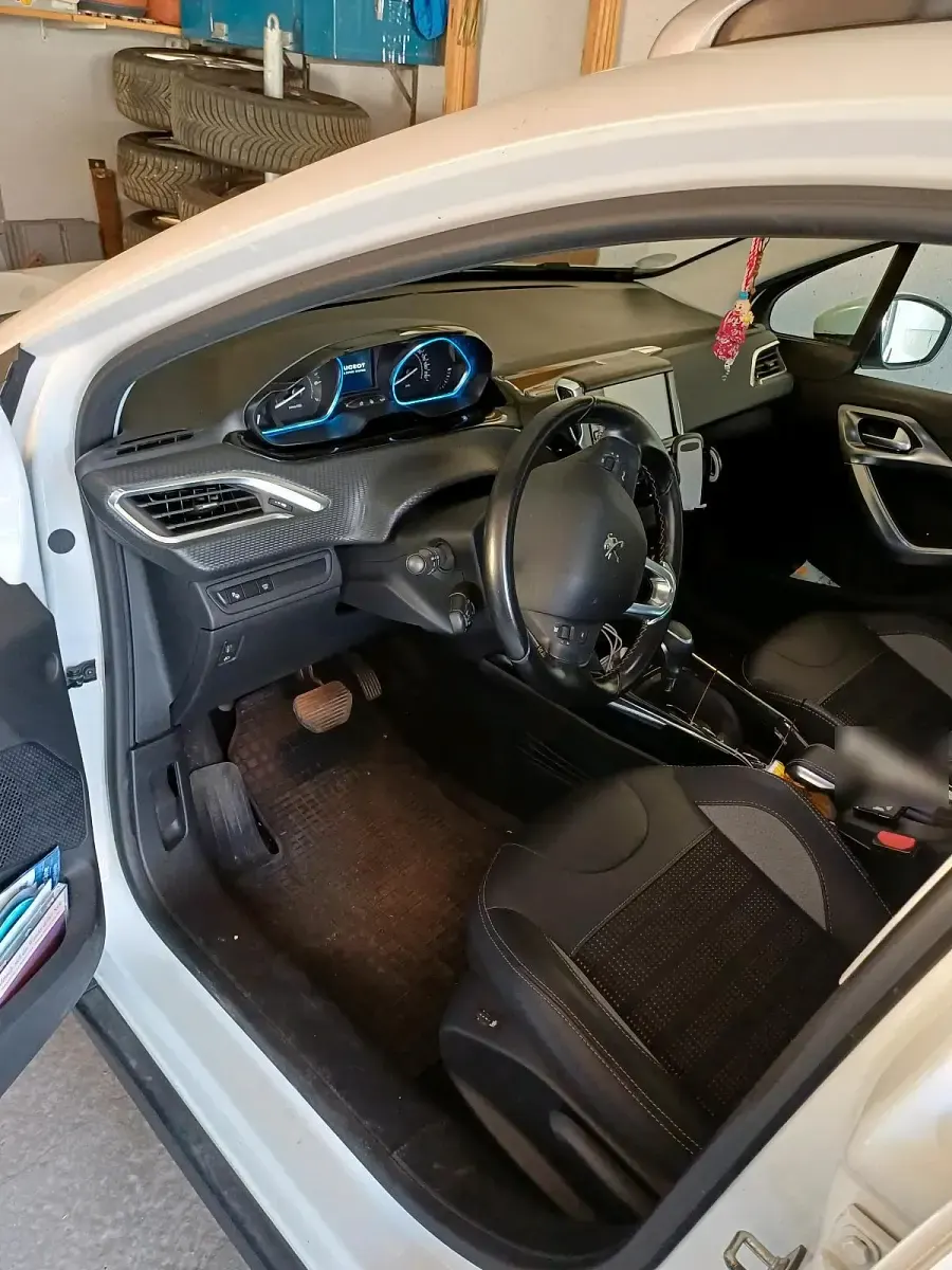 Gebraucht Peugeot 2008 110 PS (80 kW) 2019 Weiß SUV