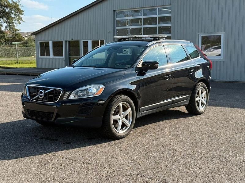 Schwarz Gebraucht 2012 Volvo XC60 Summum SUV | 8.995 € - Bild 1/4