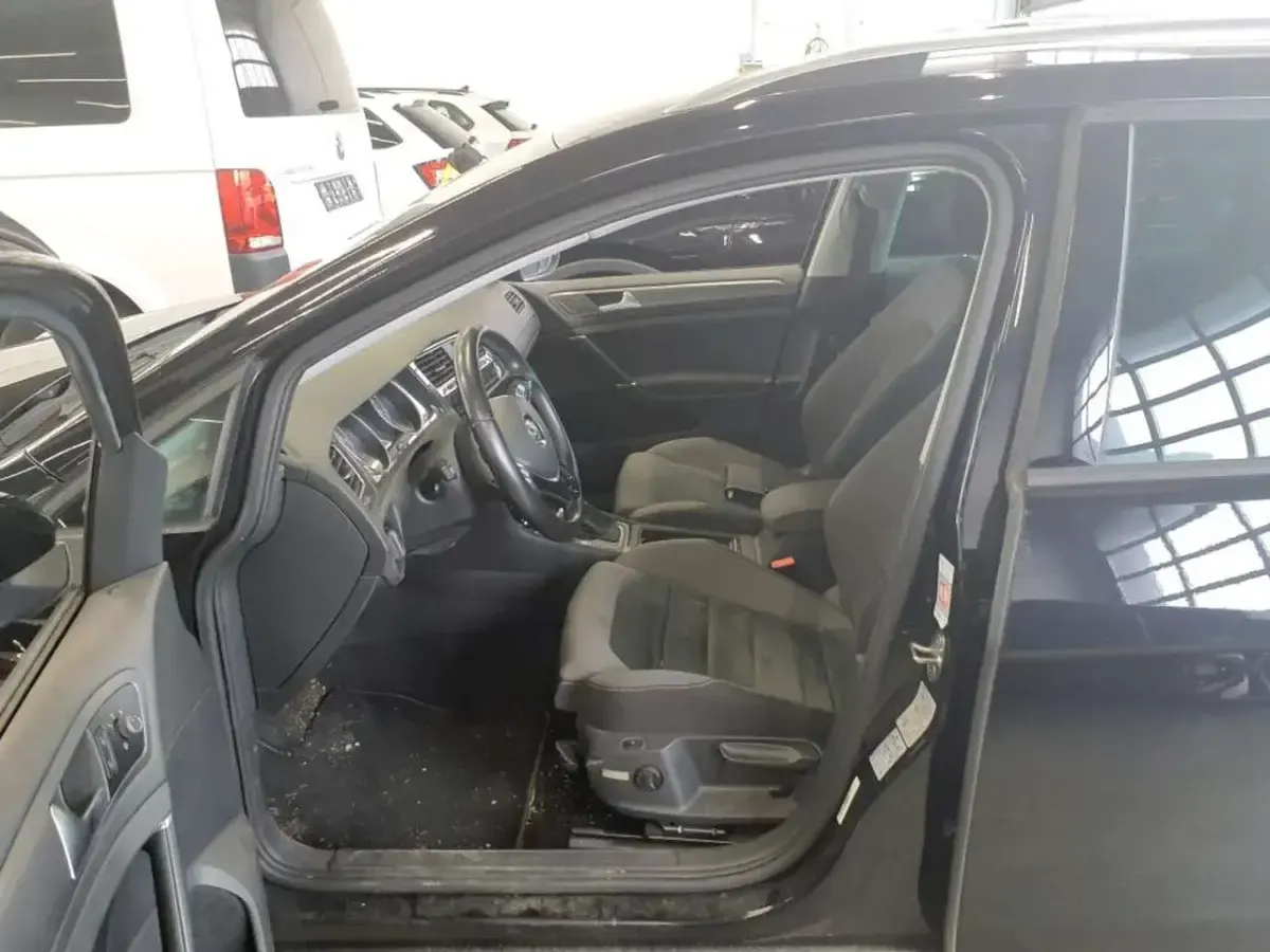 Gebraucht VW Golf VII R-line 150 PS (110 kW) 2019 Deep black perleffekt Kombi