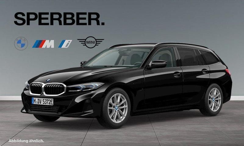 Gebraucht BMW 330e 184 PS (135 kW) 2024 Schwarz Limousine