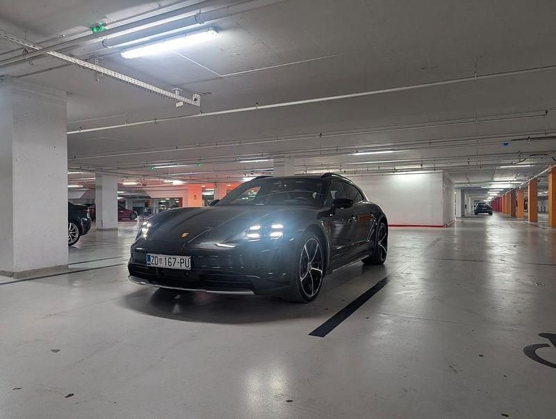 Schwarz Gebraucht 2021 Porsche Taycan Cross Turismo Limousine | 57.000 € (Fairer Preis) - Bild 1/4