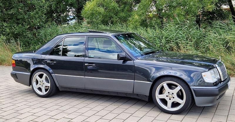 Gebraucht Mercedes E500 326 PS (239 kW) 1992 Schwarz Limousine