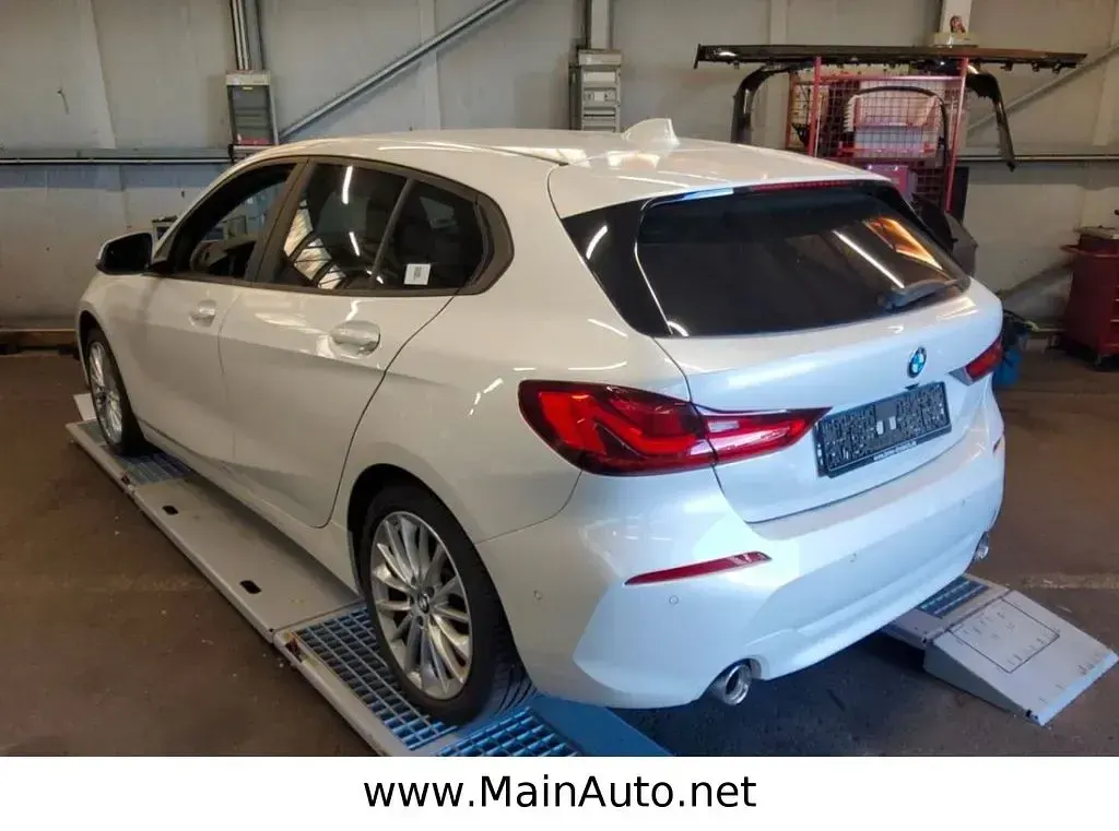 Gebraucht BMW 118 Performance 150 PS (110 kW) 2023 Weiß Limousine