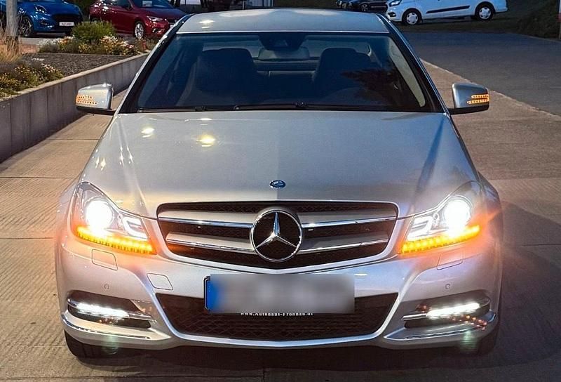 Silber Gebraucht 2012 Mercedes 180 Limousine | 17.700 € - Bild 1/4
