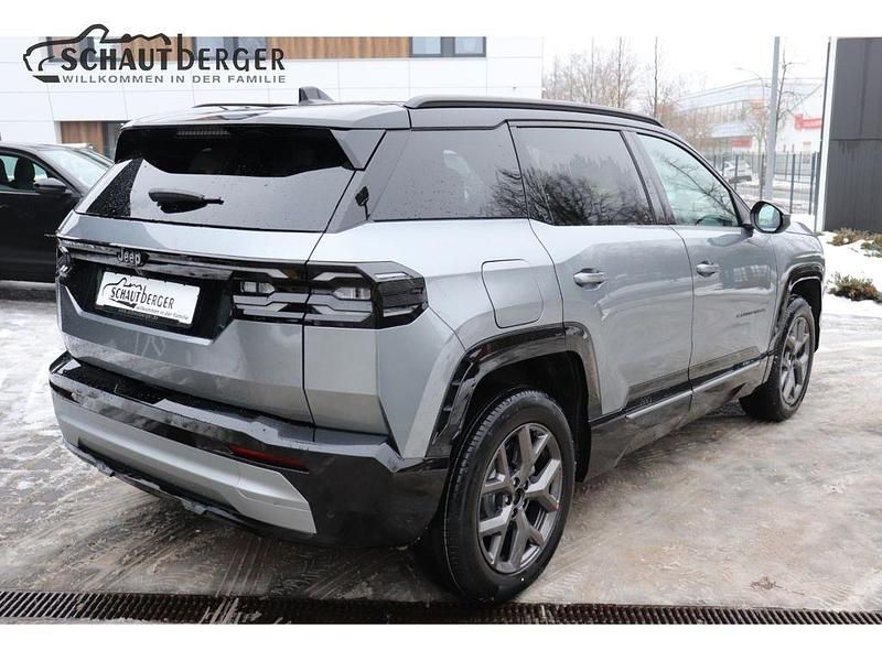 Neu Jeep Compass 145 PS (106 kW) 2025 Grau SUV