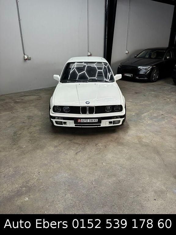 Weiß Gebraucht 1988 BMW 316 Performance Coupé | 40.999 € - Bild 1/4