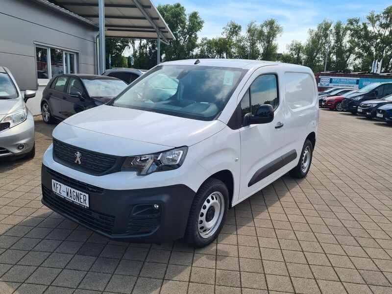 Weiß Gebraucht 2024 Peugeot Partner Premium Van / Kleinbus | 21.999 € (Etwas zu teuer) - Bild 1/4