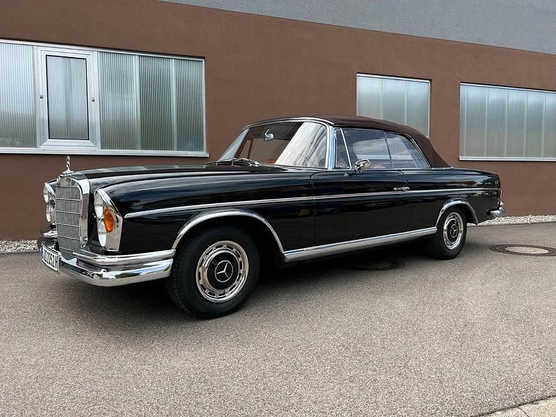 Gebraucht Mercedes 300 160 PS (117 kW) 1965 Schwarz Cabrio