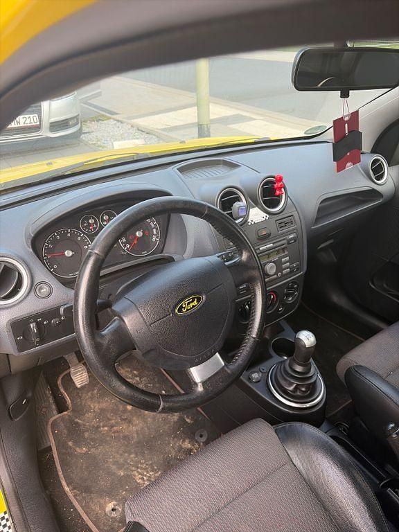 Gebraucht Ford Fiesta Style 80 PS (58 kW) 2007 Gelb Kleinwagen