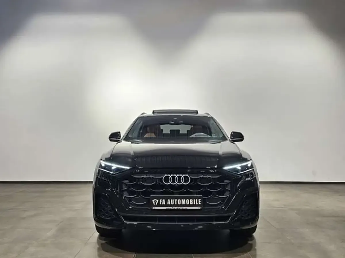 Gebraucht Audi Q8 S-Line 286 PS (210 kW) 2024 Mythosschwarz metall (metallic) SUV