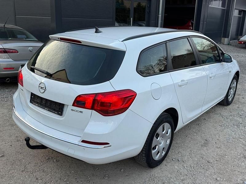 Gebraucht Opel Astra Edition 136 PS (100 kW) 2014 Weiß Kombi