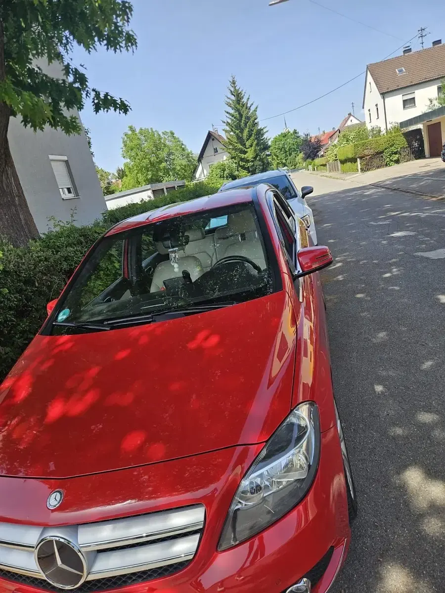 Gebraucht Mercedes B200 156 PS (114 kW) 2012 Rot Kleinwagen