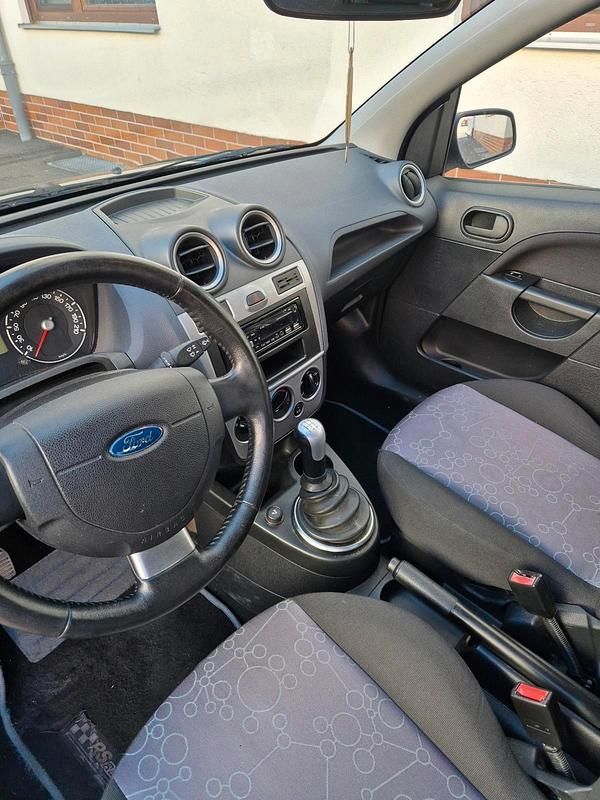 Gebraucht Ford Fiesta 69 PS (50 kW) 2007 Kleinwagen