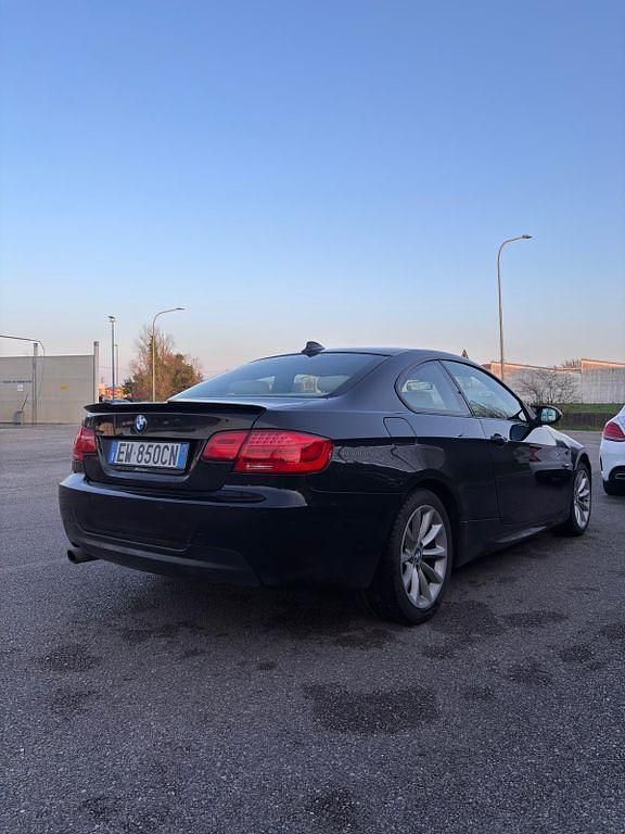 Gebraucht BMW 320 Performance 184 PS (135 kW) 2010 Schwarz Coupé