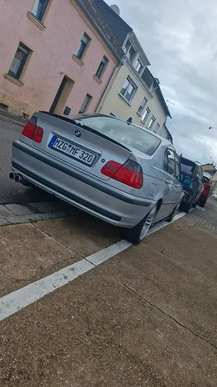 Gebraucht BMW 320 150 PS (110 kW) 2000 Silber Limousine