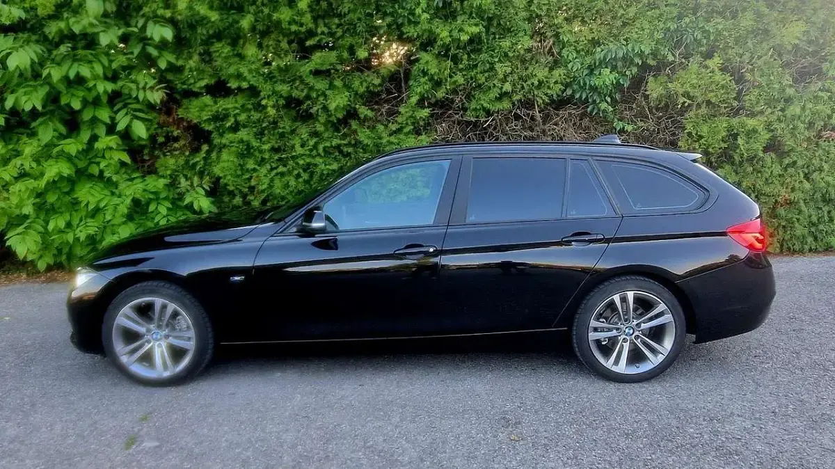 Gebraucht BMW 318 Advantage 136 PS (100 kW) 2018 Schwarz ii Kombi