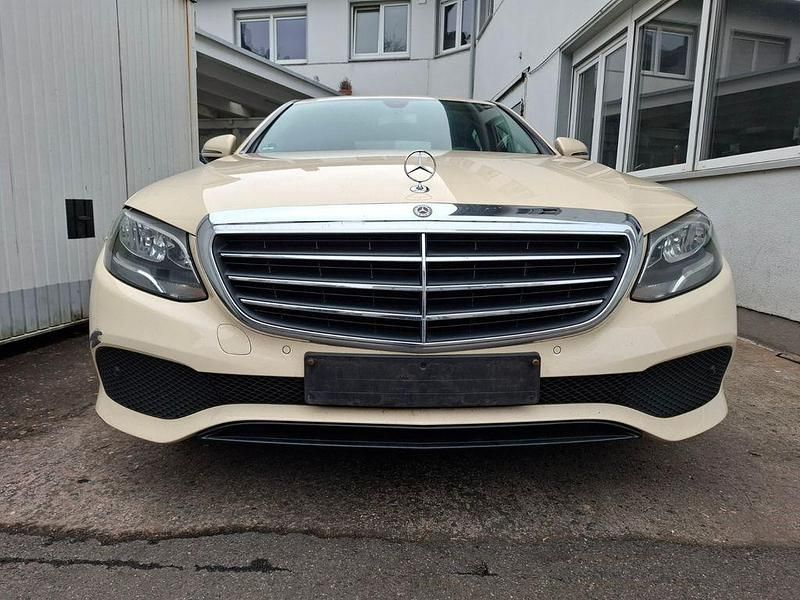 Gebraucht Mercedes E200 150 PS (110 kW) 2019 Beige Limousine