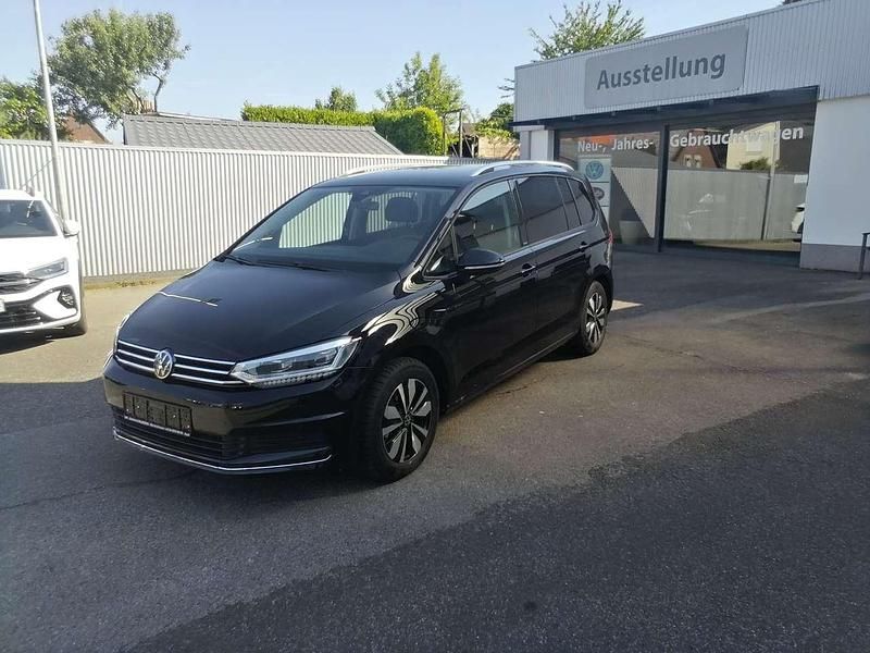 Deep black perleffekt Gebraucht 2024 VW Touran Move Van / Kleinbus | 36.950 € (Fairer Preis) - Bild 1/4