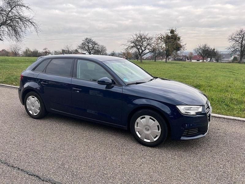 Gebraucht Audi A3 Comfort 116 PS (85 kW) 2017 Blau Limousine