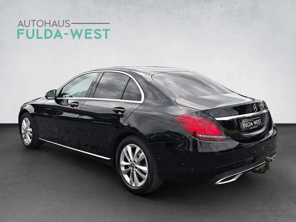 Gebraucht Mercedes C180 156 PS (114 kW) 2021 Schwarz Limousine