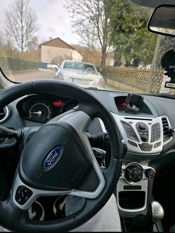 Gebraucht Ford Fiesta 2012 Grau Kleinwagen