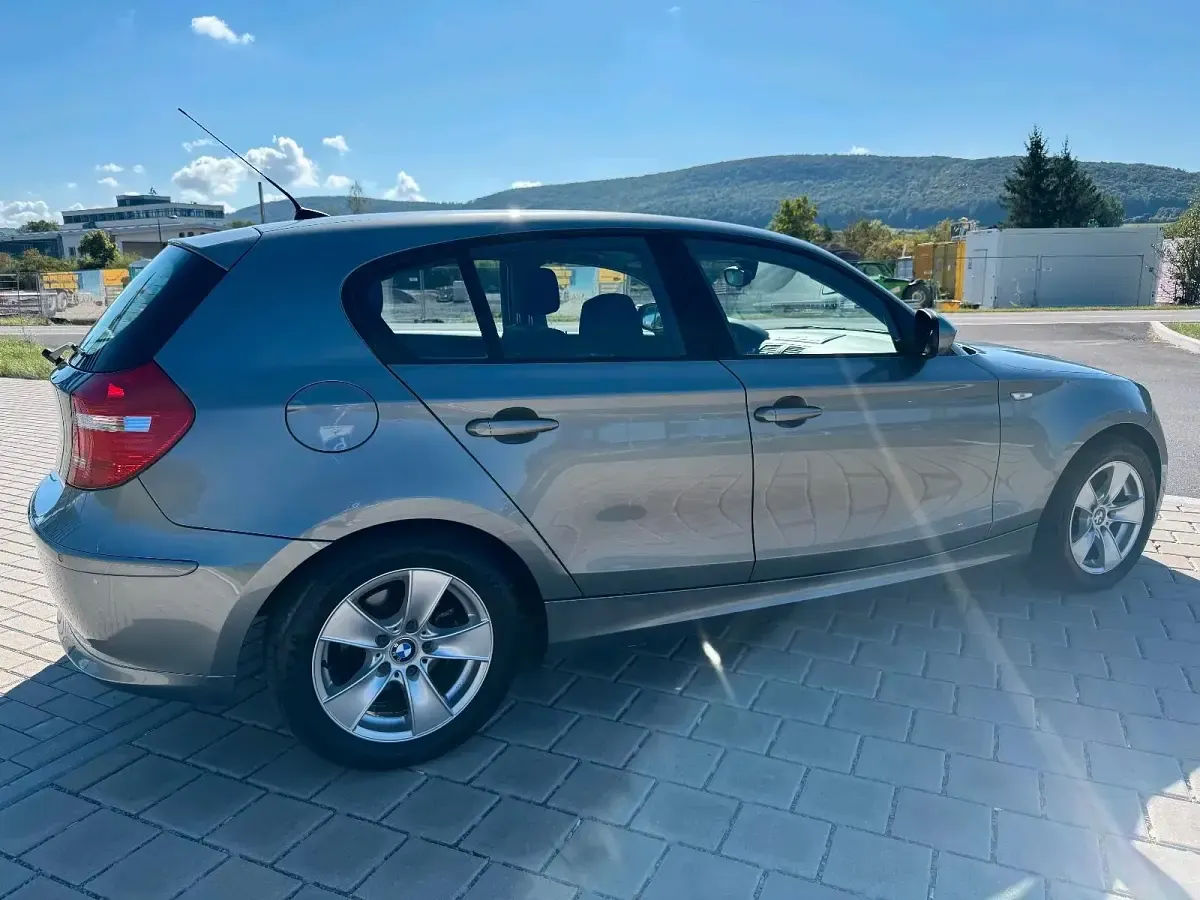 Gebraucht BMW 116 116 PS (85 kW) 2010 Grau Kleinwagen
