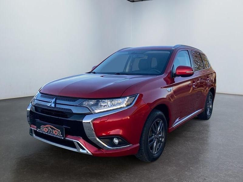 Gebraucht Mitsubishi Outlander P-HEV Basis 224 PS (164 kW) 2021 Dynamik rot SUV