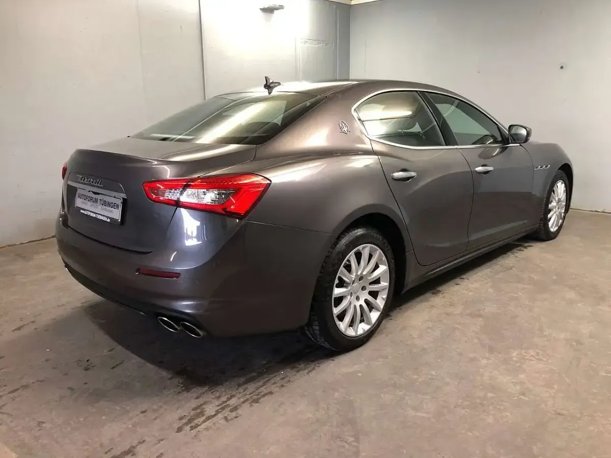 Gebraucht Maserati Ghibli 349 PS (256 kW) 2019 Grau Coupé