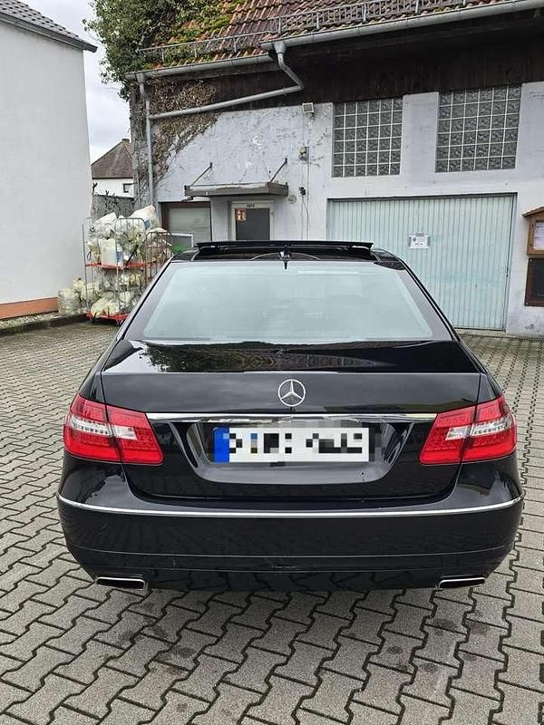 Gebraucht Mercedes E500 Avantgarde 387 PS (284 kW) 2010 Schwarz Limousine