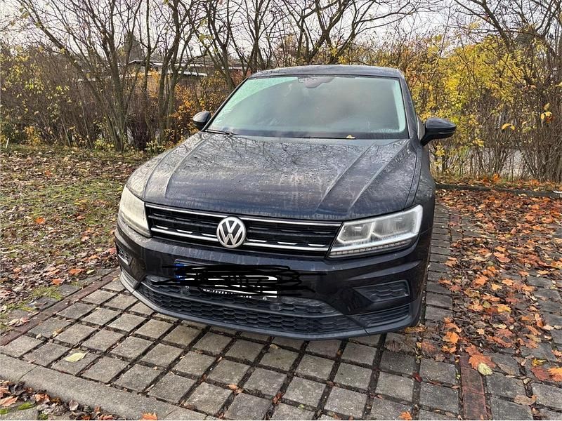 Schwarz Gebraucht 2019 VW Tiguan IQ Drive SUV | 22.500 € (Guter Preis) - Bild 1/4