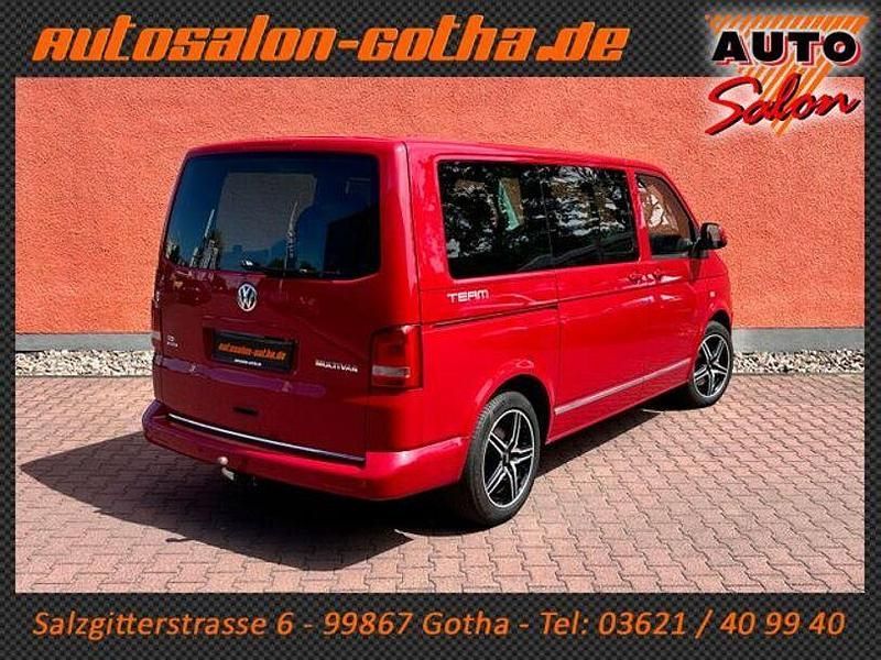 Usado VW Multivan Team 140 CV (102 kW) 2011 Rojo Monovolumen