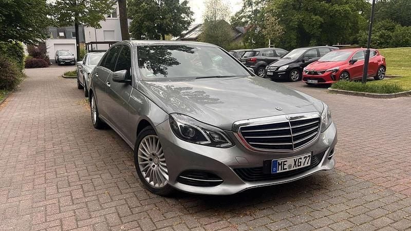 Grau Gebraucht 2014 Mercedes 300 Limousine | 9.000 € (Superpreis) - Bild 1/4