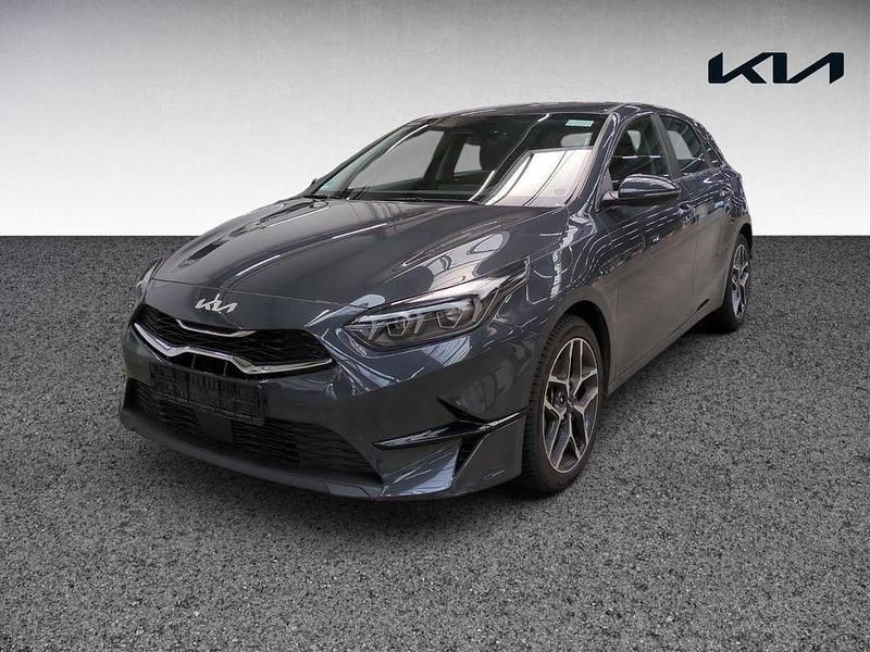 Gebraucht Kia Ceed Spirit 140 PS (102 kW) 2025 Penta metall Kleinwagen