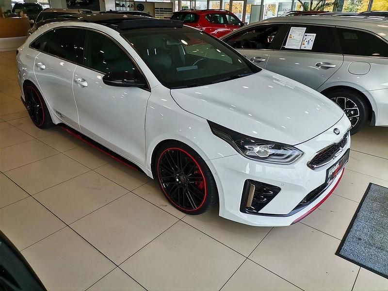 Gebraucht Kia ProCeed Sport 204 PS (150 kW) 2020 (hw2) deluxe white m Kleinwagen