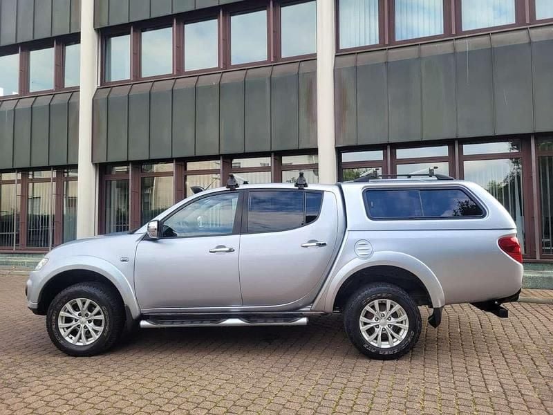 Cool silver Gebraucht 2015 Mitsubishi L200 Diamant Edition Abholung | 20.900 € (Etwas zu teuer) - Bild 1/4
