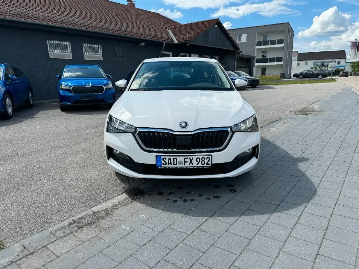 Gebraucht Skoda Scala Cool Plus 95 PS (69 kW) 2021 Weiß Kleinwagen