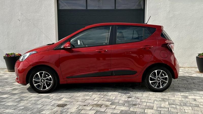 Gebraucht Hyundai i10 Style 87 PS (63 kW) 2017 Rot Kleinwagen