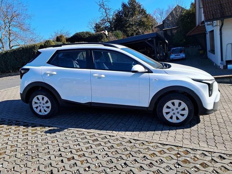Neu Kia Stonic Silver 101 PS (74 kW) 2026 Weiß SUV