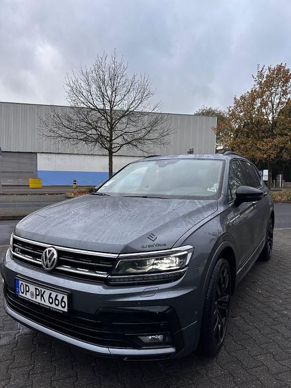 Grau Gebraucht 2021 VW Tiguan Allspace R-line SUV | 36.666 € (Etwas zu teuer) - Bild 1/4