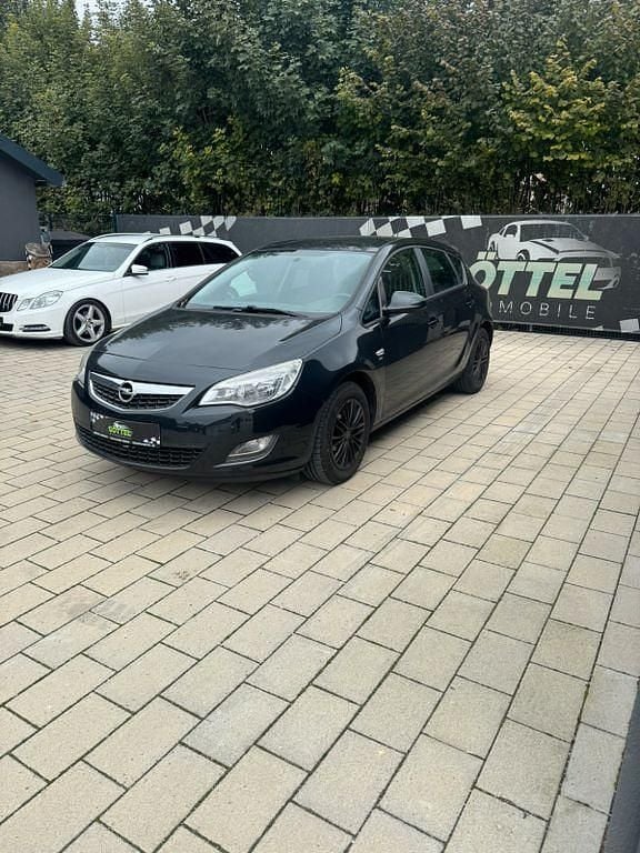 Schwarz Gebraucht 2012 Opel Astra Design Edition Limousine | 2.999 € (Superpreis) - Bild 1/4